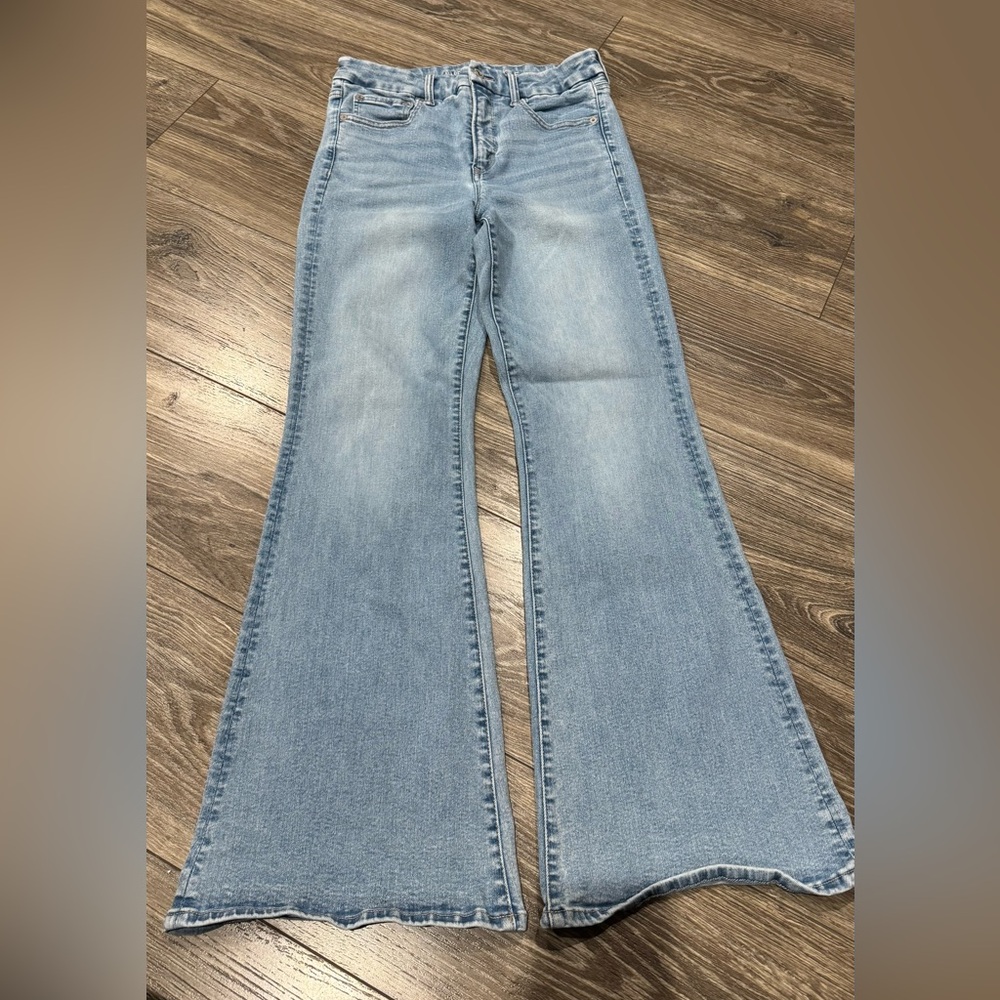 American Eagle Outfitters Light Blue Flare Jeans (Size 6)